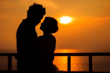 பெற்றோரை மீறி காதல் திருமணம்.. பாசத்தோடு விருந்துக்கு அழைத்து வேலையை காட்டிய மாமனார் - அதிர்ச்சி!