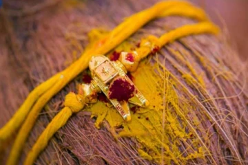 அழைப்பிதழ் கொடுக்க சென்ற பெற்றோர்! வீட்டில் மணப்பெண் கிடந்த கோலம்