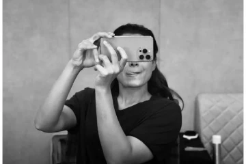 பொம்மை வாங்க கூட பணமில்லாத நடிகை தற்போது ரூ. 300 கோடி வசூல்.. இவரா?