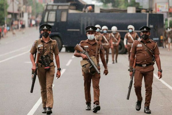 போதைப்பொருளுடன் சிக்கிய காவல்துறை உத்தியோகத்தர்கள் | 2 Police Officers Were Arrested By The Colombo Cid