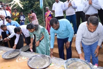 බදුල්ලේ ඉන්දීය ආධාර මත ඉදිකෙරෙන වතු නිවාස 51ක් සඳහා මුල්ගල් තැබේ