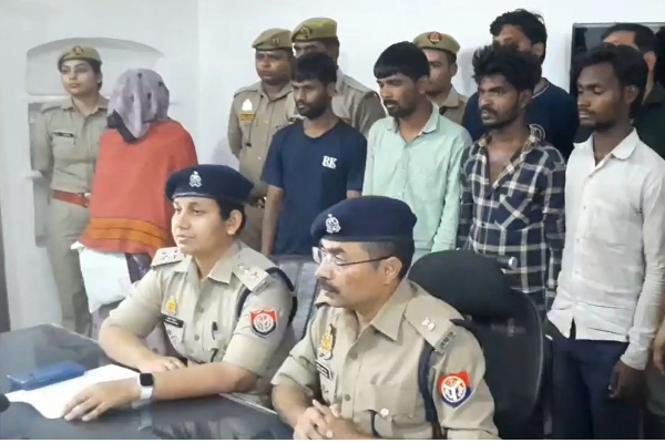 4 பேருடன் தகாத உறவு; கண்டித்த கணவனை காதலர்களுடன் சேர்ந்து கொலை செய்த மனைவி! | Woman Along With His Four Lovers Murdering Husband 4 பேருடன் தகாத உறவு; கண்டித்த கணவனை காதலர்களுடன் சேர்ந்து கொலை செய்த மனைவி! | Woman Along With His Four Lovers Murdering Husband