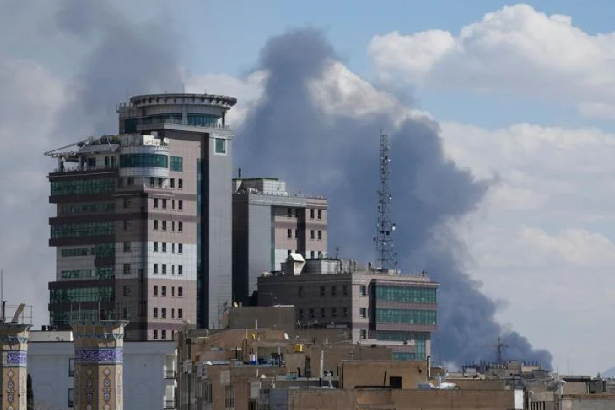 அலி கமேனி கொல்லப்பட்டதற்கு பதிலடி : அமெரிக்க துருப்புக்களை குறிவைத்து ட்ரோன் தாக்குதல் | Iraqi Target Us Baghdad Airport Drone Attack