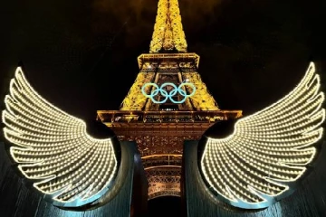 கண்கவர் நிகழ்ச்சிகளுடன் களைகட்டிய பாரீஸ் ஒலிம்பிக் துவக்க விழா