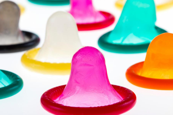 20 ​ஆணுறைகளுடன் சிக்கிய இரு பெண்கள் | 20 Two Women Stuck With Condoms