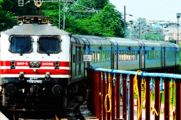 ரயிலின் உரிமையாளராக இருந்த விவசாயி - ஆச்சரியம் ஆனால், உண்மை!