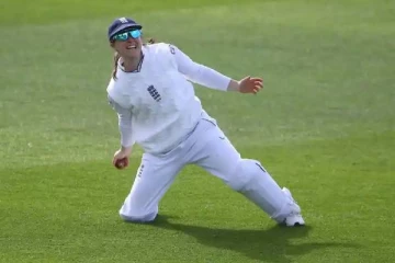 அந்தரத்தில் பறந்து கேட்ச்..ஸ்பைடர்வுமனாக மாறிய வீராங்கனை! மிரட்டலான வீடியோ