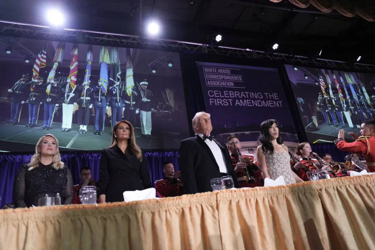 ட்ரம்பும் துப்பாக்கிசூடும்... பல முறை நூலிழையில் உயிர் தப்பிய சம்பவங்கள்..! | Trump White House Correspondents Dinner