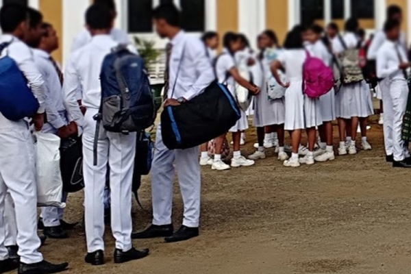 தேசியமட்ட விளையாட்டுப் போட்டியில் பங்குகொள்ளும் மாணவர்களுக்கு விசேட வலுகை : விடுக்கப்பட்ட கோரிக்கை | Free Train Tickets For Students