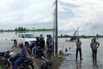 கொட்டித்தீர்த்த மழையால் மட்டக்களப்பில் பல பகுதிகளின் போக்குவரத்து பாதிப்பு