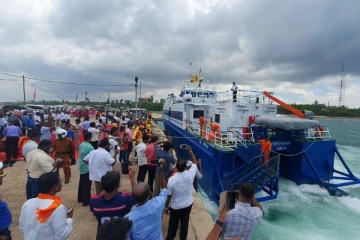 நாகப்பட்டினத்திலிருந்து காங்கேசன்துறையை வந்தடைந்த முதலாவது கப்பல் (காணொளி)