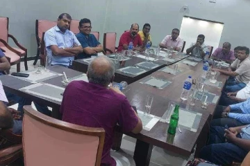 தமிழ் தேசியத்தை 'அபத்தம்' என்று கோரியவர்களை சந்தித்துப் பேசினார் சுமந்திரன்!!