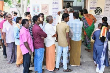 ஓட்டு போட வந்த பெண்ணை கத்தியால் குத்திய நபர்.., விக்கிரவாண்டியில் பரபரப்பு