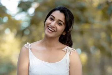 ராணி கெட்டப்பில் அழகில் மயக்கும் நடிகை பிரியா பவானி ஷங்கரின் கிளாஸ் போட்டோ ஷுட்- செம வைரல்