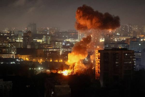 உக்ரைன் தலைநகரின் ஒவ்வொரு மாவட்டமாக குறிவைத்து நொறுக்கிய ரஷ்யா: பற்றியெரியும் நெருப்பு | Russia Attacks Every District Of Kyiv உக்ரைன் தலைநகரின் ஒவ்வொரு மாவட்டமாக குறிவைத்து நொறுக்கிய ரஷ்யா: பற்றியெரியும் நெருப்பு | Russia Attacks Every District Of Kyiv