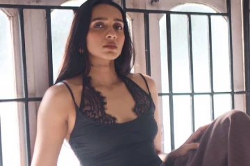 நடிகை சஞ்சனா நடராஜனின் கிளாமர் கிளிக்ஸ்..