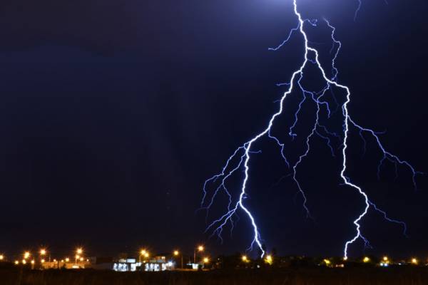 பலத்த மின்னல் தொடர்பில் செம்மஞ்சள் எச்சரிக்கை | Warning Statement Regarding Strong Lightning பலத்த மின்னல் தொடர்பில் செம்மஞ்சள் எச்சரிக்கை | Warning Statement Regarding Strong Lightning