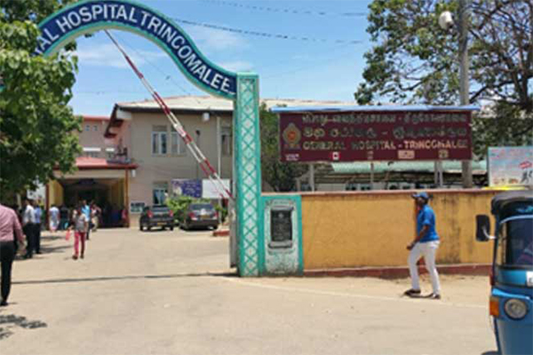 தமிழர் பகுதியில் மாணவரொருவரின் மண்வெட்டி தாக்குதலுக்குள்ளான குடும்பஸ்தர் வைத்தியசாலையில் | Attacked With A Shovel In The Sri Lanka Police