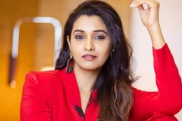 அழகில் மயக்கும் நடிகை பிரியா பவானி ஷங்கரின் அழகிய புகைப்படங்கள்