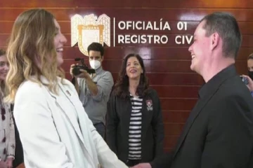 அமெரிக்கா எல்லையில் உக்ரைன் பெண்ணை திருமணம் செய்த ரஷ்யர்