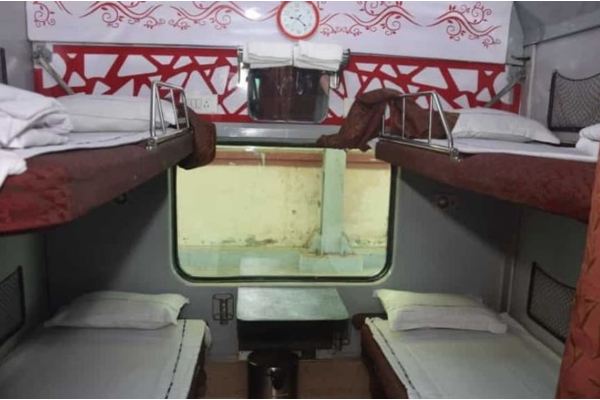 இனி ரயிலில் ஸ்லீப்பர் பயணிகளுக்கும் தலையணை, போர்வை - கட்டணம் எவ்வளவு தெரியுமா? | Non Ac Train Passengers To Get Pillow Bedsheet இனி ரயிலில் ஸ்லீப்பர் பயணிகளுக்கும் தலையணை, போர்வை - கட்டணம் எவ்வளவு தெரியுமா? | Non Ac Train Passengers To Get Pillow Bedsheet