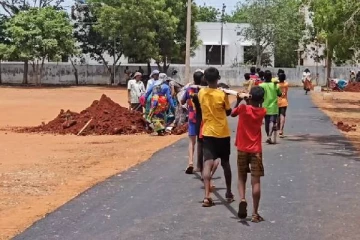 உதயநிதி வருகை..தூய்மை பணியில் ஈடுபட்ட விடுதி மாணவர்கள் - அதிர்ச்சி காட்சிகள்!