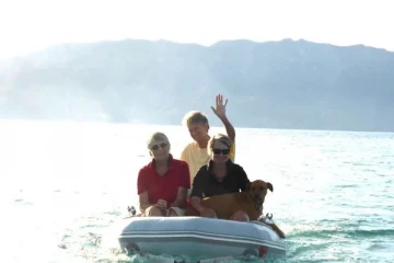 86 வயது மூதாட்டியை தத்தெடுத்த ஓரினச்சேர்க்கை தம்பதி: கனடாவில் ருசிகரம்