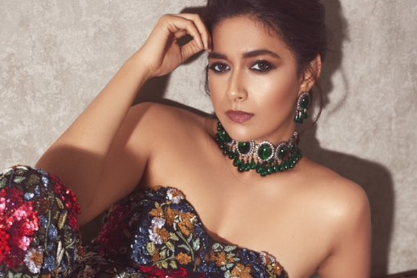 உச்சக்கட்ட கிளாமருக்கு தாவிய கீர்த்தி சுரேஷ்!! வைரலாகும் மேக்கப் போடாத புகைப்படம்!! | Keerthy Suresh Non Makeup Photo Viral Social Media