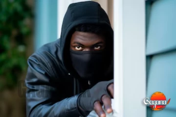 අගමැතිනි ලේකම්ගේ නිවසට හොරු පැනලා - ඔක්කොම සුද්ධ කරලා ගිහින්