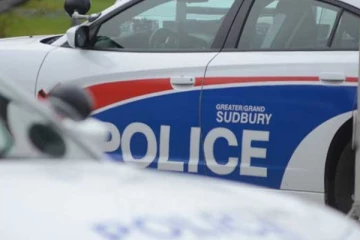 முகப்பு விளக்குகளை அணைத்தவண்ணம் சென்ற கார்: பொலிசார் சோதனையில் தெரியவந்த உண்மை