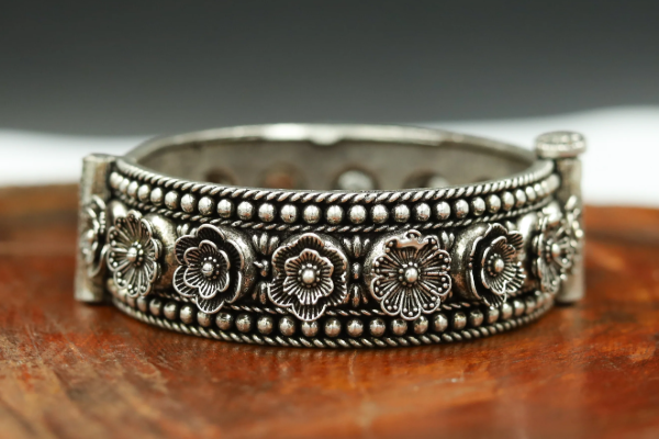 தங்கத்தைப் போல வெள்ளிக்கு கடன் ஏன் வழங்கப்படுவதில்லை தெரியுமா? | Do You Know Why Silver Is Not Loaned Like Gold