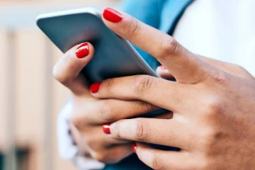 உங்கள் Smartphone ’ஹேங்’ ஆகி தலைவலி கொடுக்குதா? இப்படி செய்து பாருங்க உடனே தீர்வு