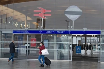 லண்டன் ரயில் நிலையத்தில் இரத்தவெள்ளத்தில் கிடந்த இளைஞர்: தெரிய வந்த பகீர் பின்னணி