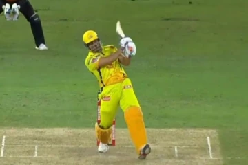 ரசிகர்களின் ஆசையை நிறைவேற்றிய தோனி - மகிழ்ச்சியில் மனைவி சாக்‌ஷி செய்த செயல்