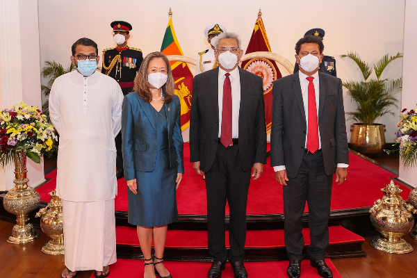 புதிதாக நியமிக்கப்பட்ட மூன்று தூதுவர்கள் நற்சான்றுப் பத்திரங்களை கையளித்தனர்! - ஐபிசி தமிழ்