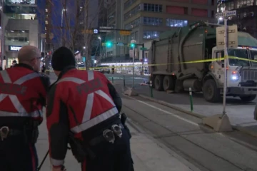 கனடாவில் குப்பை வண்டியில் மோதுண்டு பெண் பலி