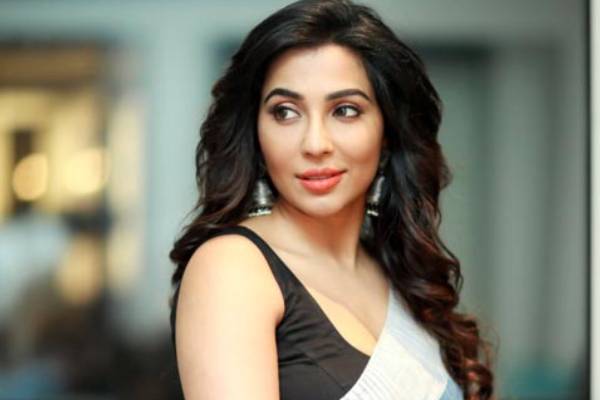 நடிகை பார்வதி வீட்டில் நடந்த சோகம்- போலீசார் விசாரணை | Parvathy Nair House Allegedly Robbed நடிகை பார்வதி வீட்டில் நடந்த சோகம்- போலீசார் விசாரணை | Parvathy Nair House Allegedly Robbed