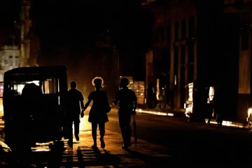 කියුබාව මුළුමනින්ම අඳුරේ