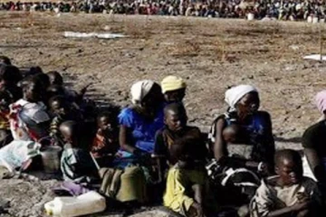 சூடானில் உணவு தட்டுப்பாட்டால் மண், இலைகளை சாப்பிடும் மக்கள்