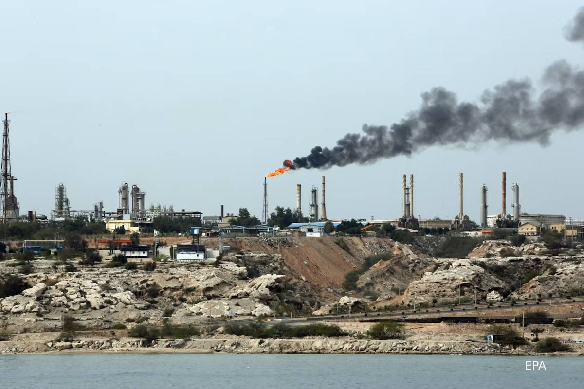 அடுத்த குறி தப்பாது... ஈரானின் கார்க் தீவுகள் மீதான தாக்குதலுக்குப் பிறகு ட்ரம்ப் மிரட்டல் | Trump Hails Dramatic Bombing