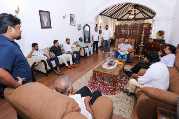 தெற்கு அரசியலில் பரபரப்பை ஏற்படுத்தியுள்ள மகிந்த - விமல் அவசர சந்திப்பு | Mahinda Wimal Meeting Excitement Southern Politics