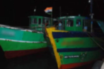 கிளிநொச்சி கடற்பரப்பில் அத்துமீறி மீன்பிடியில் ஈடுபட்ட இந்திய மீனவர்கள் கைது!