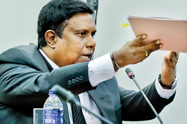 திலீப பீரிஸின் தீர்க்கமான வாதத்தால் ரணிலின் கைகளை பற்றிப்பிடித்த கைவிலங்கு | Angel Of Justice Who Does Not See Ranil S Merit