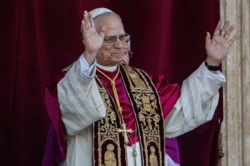 முதல்முறையாக இந்த நாட்டை சேர்ந்தவர் போப் ஆண்டவராக தேர்வு - யார் இவர்?