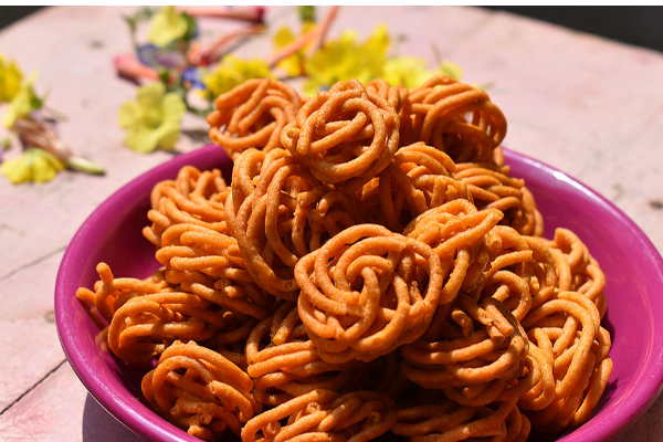 கார முறுக்கு சுடச் சுட சுவையாக செய்து அசத்துங்கள் - இந்த ஒரு பொருள் போதும்..சுவை அள்ளும்! | Garlic Murukku Recipe