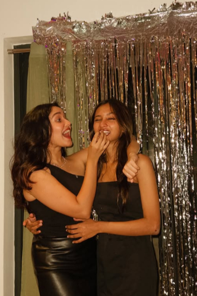 Actress Anikha: கிளாமர் உடையில் பிறந்தநாள் கொண்டாட்டம்... வைரலாகும் அனிகாவின் புகைப்படம் | Actress Anikha Surendran Birthday Photos Viral