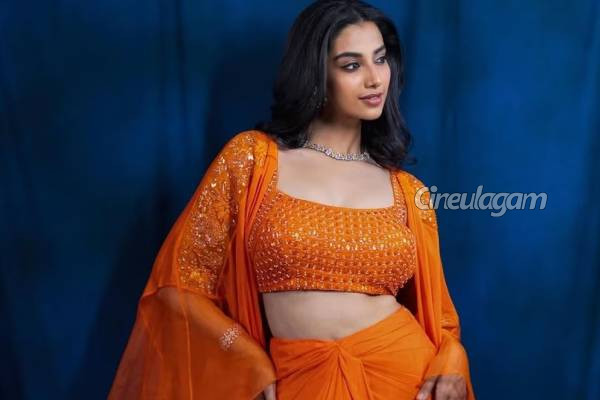 காதலில் விழுந்தாரா நடிகை மீனாட்சி சவுத்ரி.. காதலர் யார் தெரியுமா? இவரா! | Meenakshi With Her Boyfriend Details