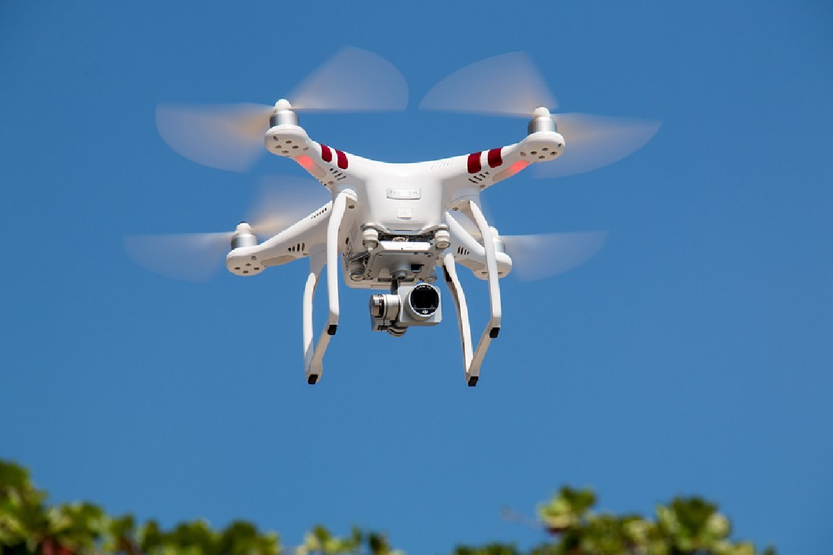 ட்ரோன் கேமராவை பறக்கவிட்ட சிறுவன் கைது | Boy Arrested For Flying A Drone Camera