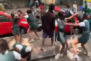 காதலிக்கு தெரியாமல் தோழியுடன் சென்ற காதலன்... நடுரோட்டில் கட்டி புரண்ட மாணவிகள் - வைரல் வீடியோ