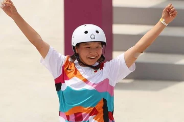 ஒலிம்பிக்கில் தங்கம் வென்று சாதனை படைத்த 13 வயது வீராங்கனை! எந்த நாட்டை சேர்ந்தவர் தெரியுமா?